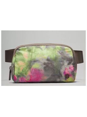 BNWOT lululemon Everywhere Belt Bag O/S HYD1/ROVR Hyper Dye Rover Multi 1L